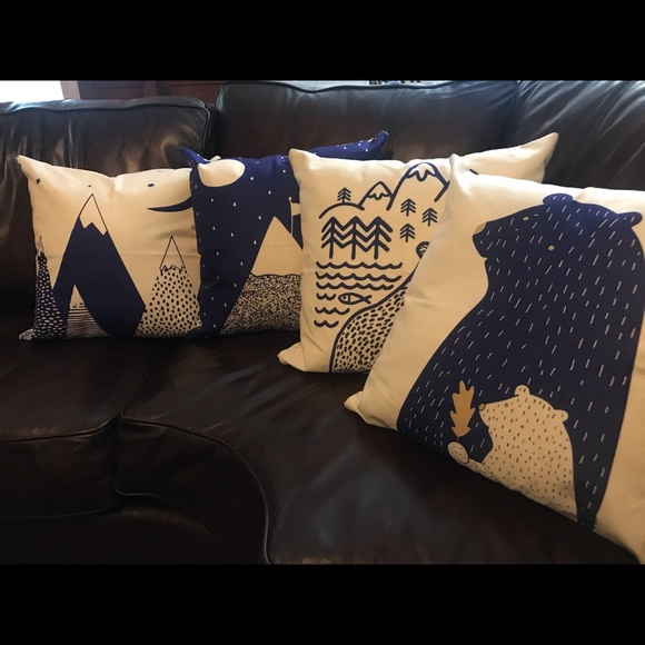 Set of 4 throw pillows - Picture 1 of 5